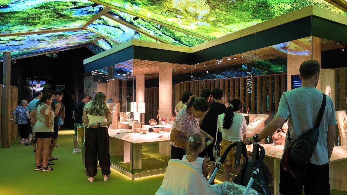 La mostra, que es podrà visitar fins a maig de 2027, reunix objectes procedents del Museu de l’Or de Bogotà elaborats en diferents materials