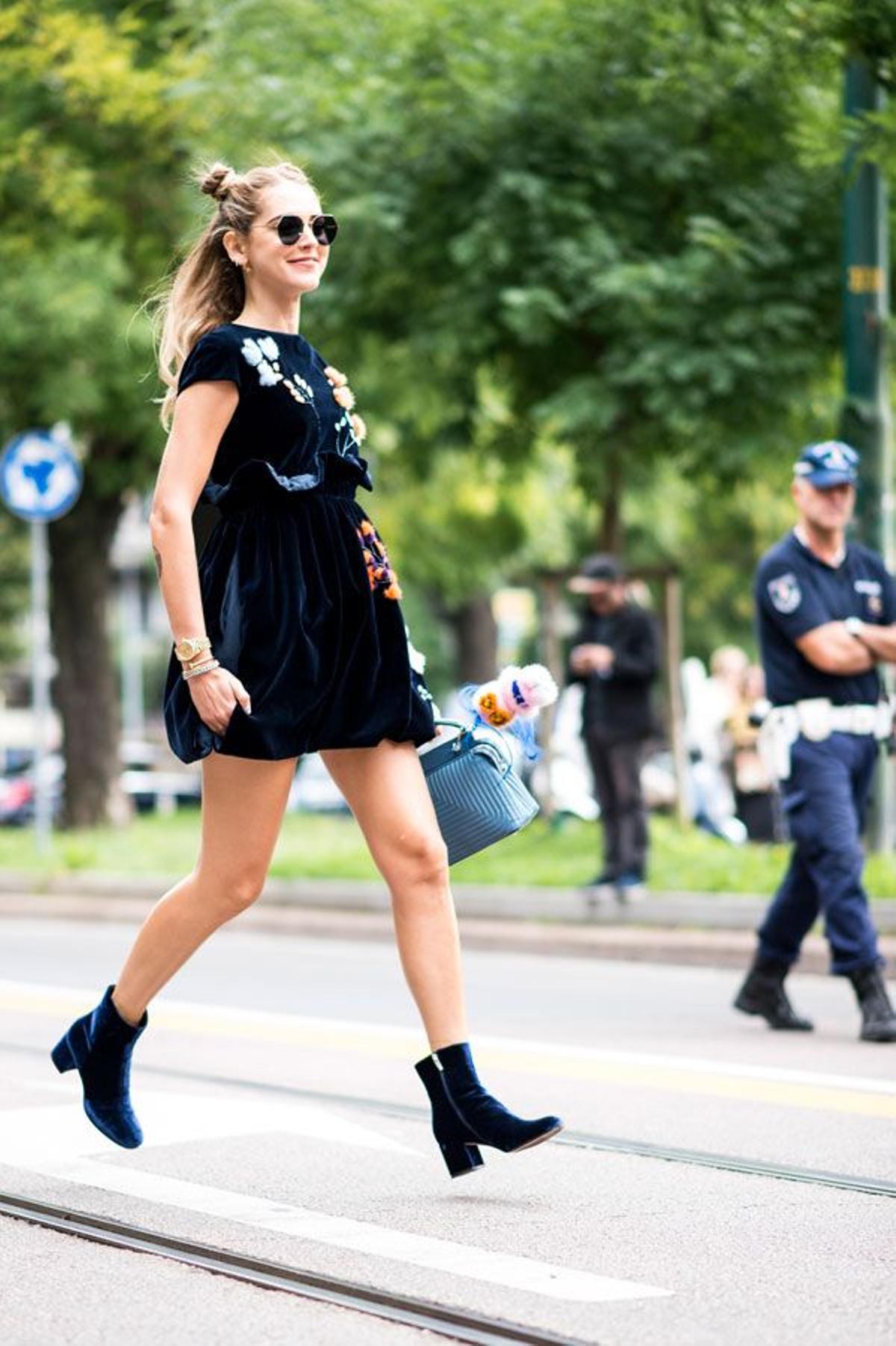 Looks verano: vestido estampado más botines