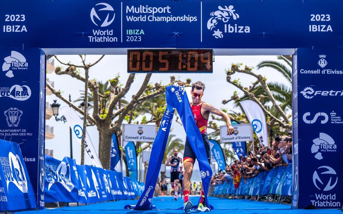 Duatlón. Mundial. Ibiza. Mario Mola cruza la meta