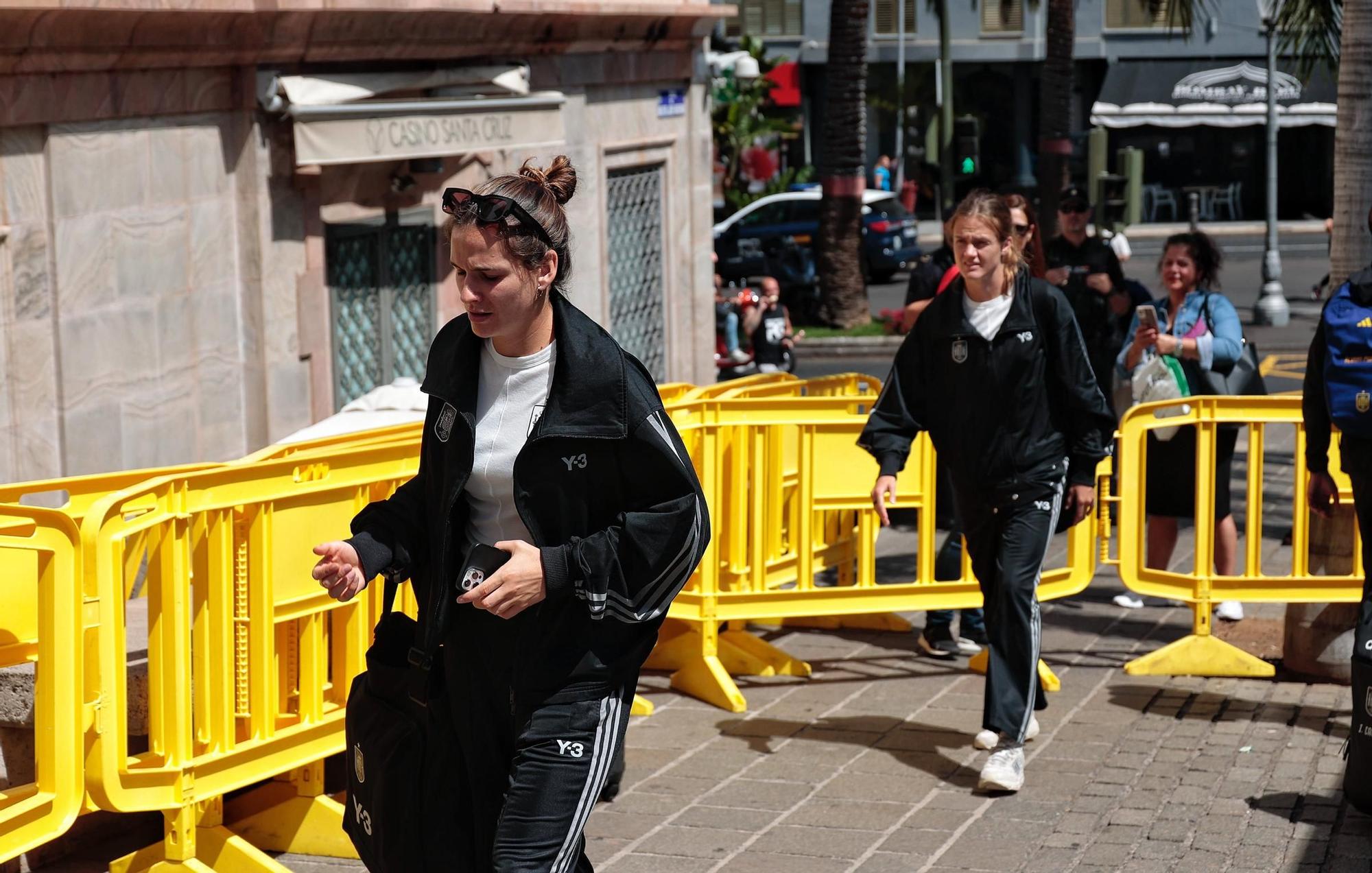 Llegada de las jugadoras de la Selección al Hotel Mencey