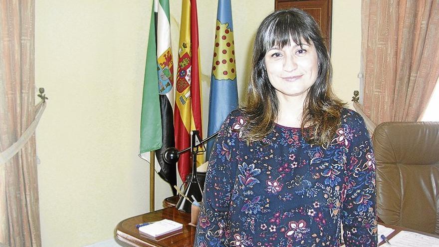 La alcaldesa de Navalmoral resalta el impulso al comercio y a la participación