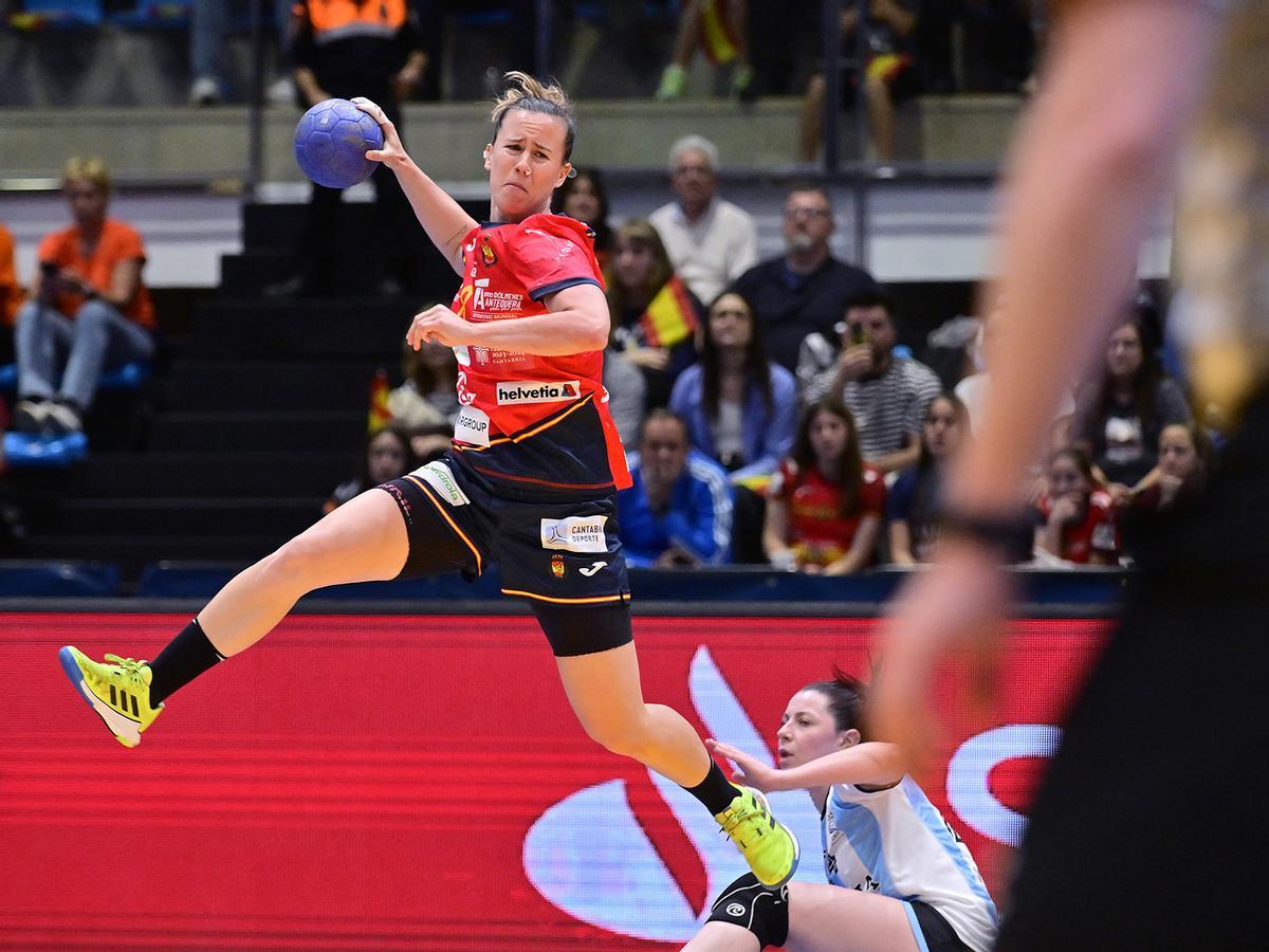 Silvia Arderius se ha retirado de la selección española femenina de balonmano.