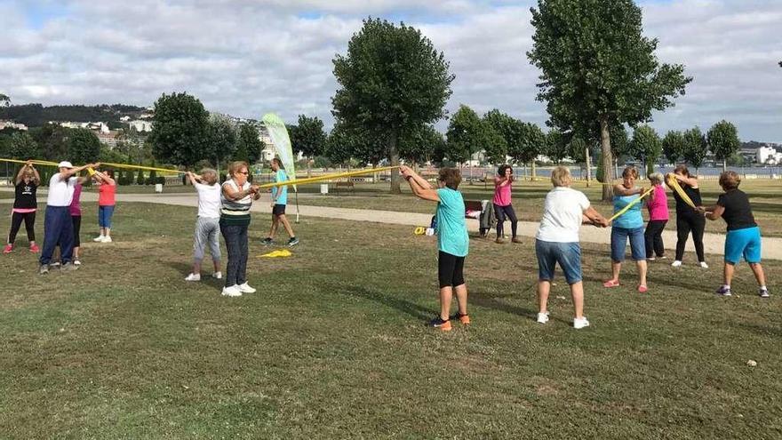 Éxito de la gimnasia al aire libre en Culleredo