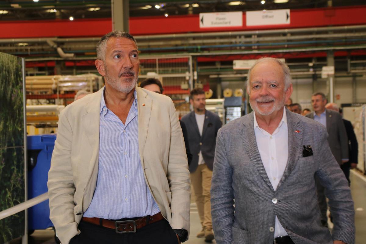 El conseller de visita a l'empresa Comexi de Riudellots de la Selva.