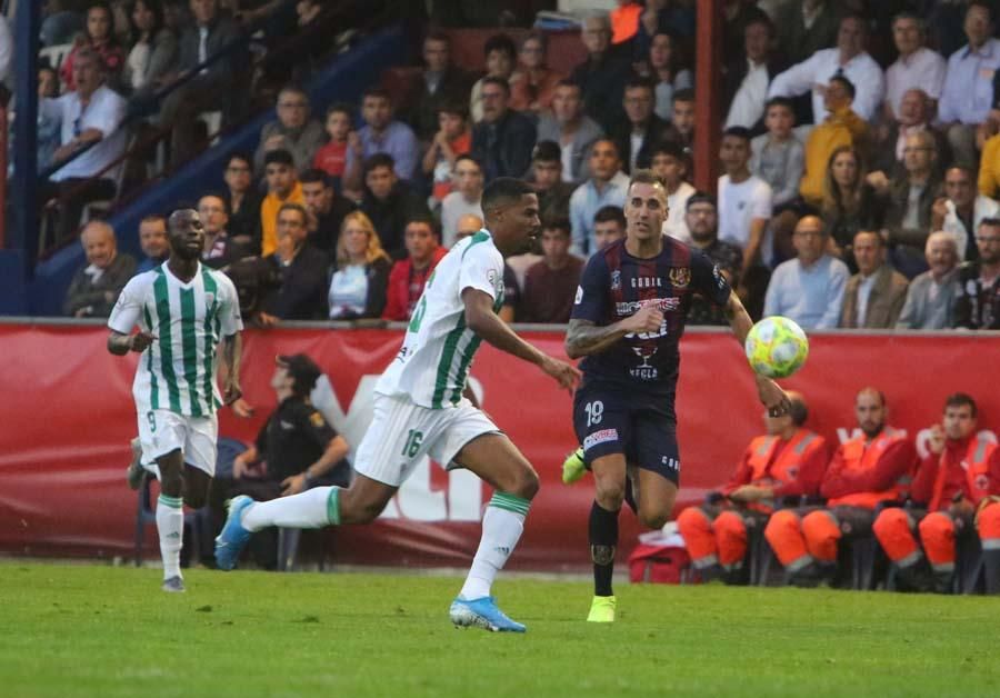 El Córdoba CF salva un punto ante el Yeclano