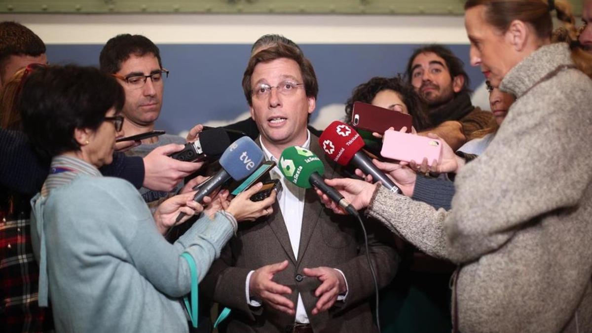 El alcalde de Madrid, Martínez Almeida, ante los medios