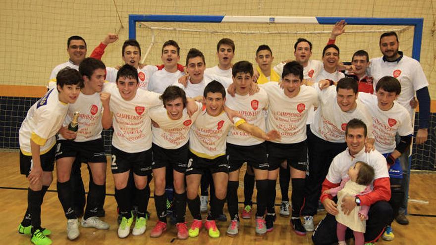 El equipo zamorano, celebrando el título de campeón de Castilla y León.