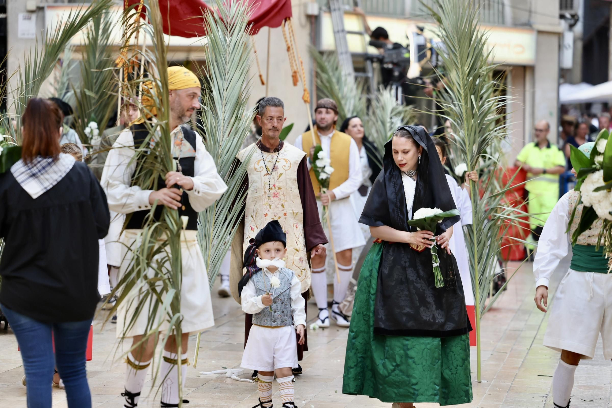 Primera jornada de Ofrenda de las Hogueras de Alicante