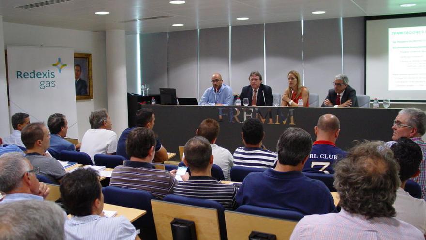 Miguel Garrido, de Redexi Gas; Francisco Guzmán, presidente de ASIMGAS;  Esther Marín y el delegado de Redexis Gas en la Región, Pedro Santos.