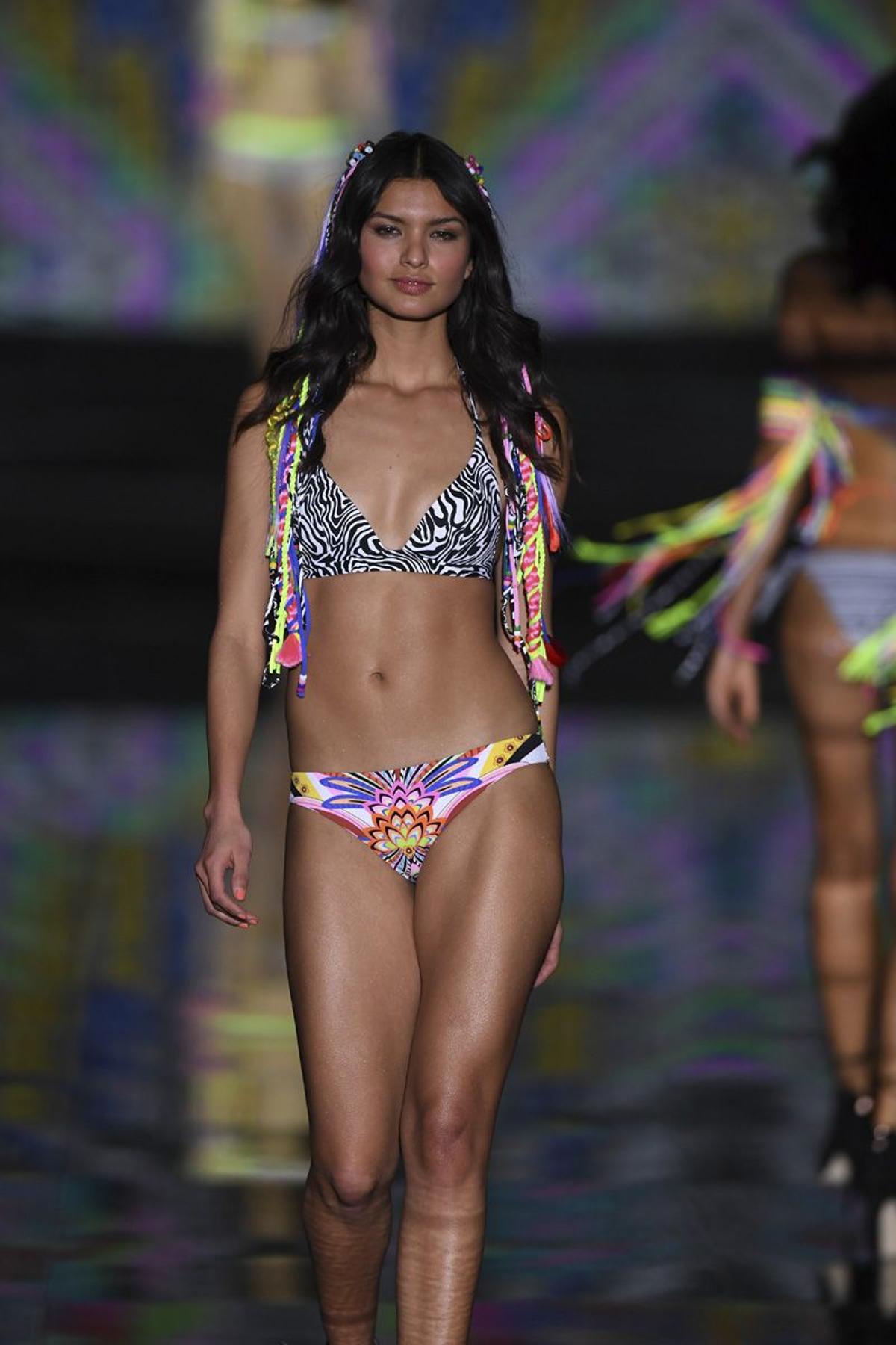 Bikini con mix de estampados en Calzedonia Fashion Show 2016