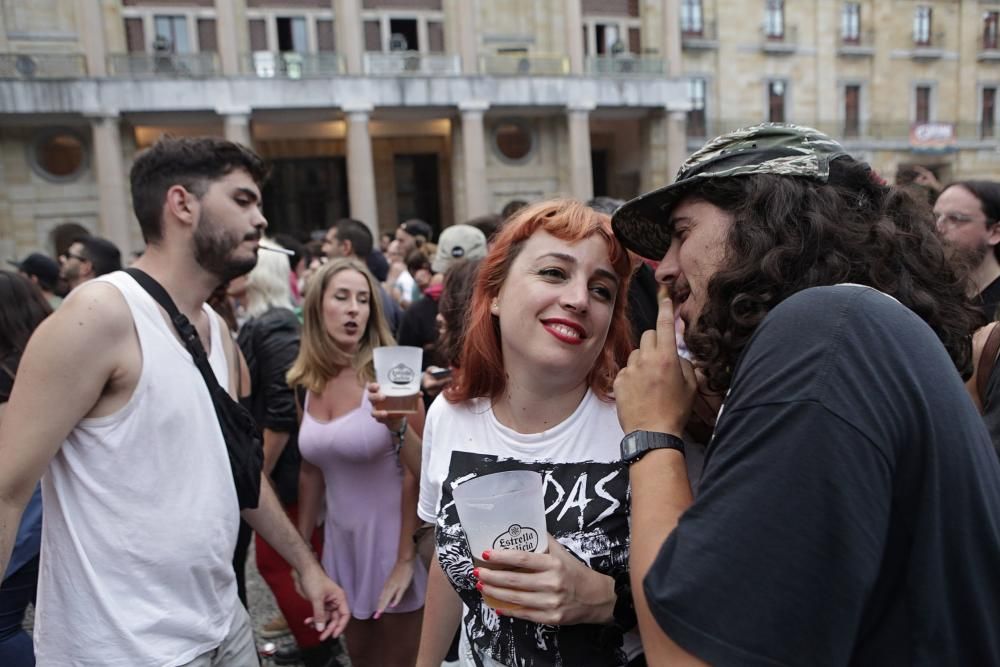 Primer día de festival de la mano del "Tsunami Xixón"