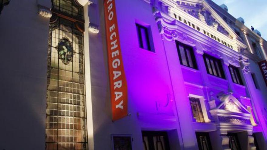 El antiguo cine malagueño comenzó ayer una nueva andadura convertido en teatro.