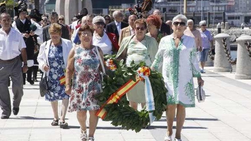 Un momento de la ofrenda floral de ayer. // Santos Álvarez