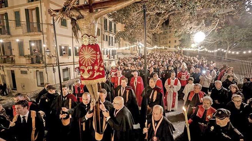 El Crist de la Sang en la procesión del Jueves Santo, la más importante de Palma.