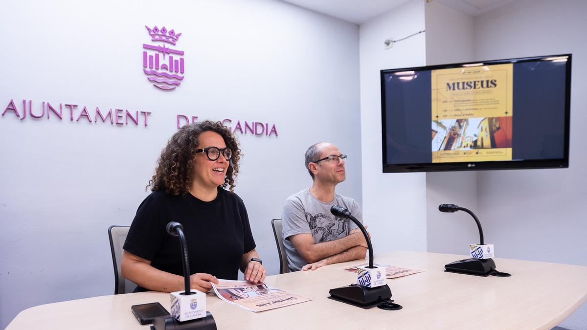 La concejala y el técnico anuncian la programación del MAGa, este miércoles en el Ayuntamiento de Gandia