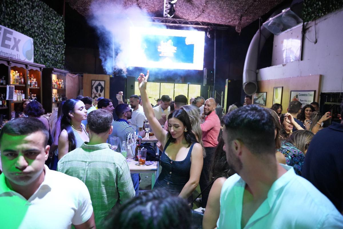 El ambiente del último viernes de la Feria de San Juan de Badajoz: encuéntrate en las fotos