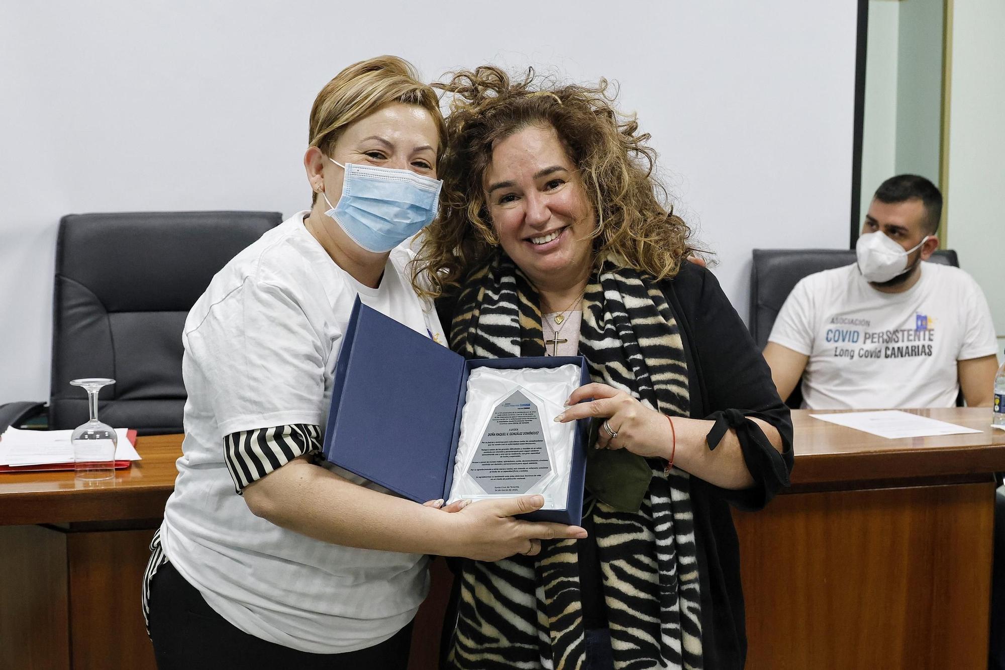 Entrega de reconocimientos como socios y socias de honor de la Asociación Covid Persistente Canarias