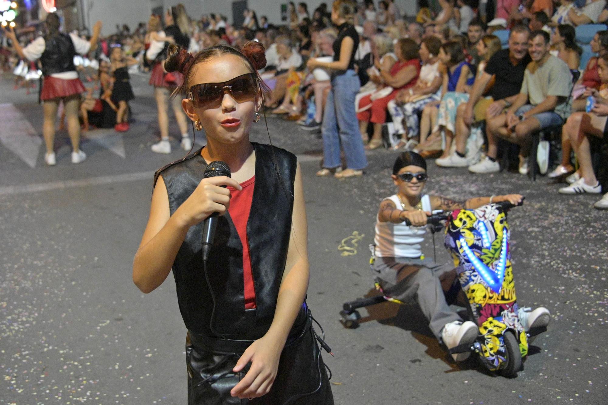 Derroche de musica y color en Santa Pola