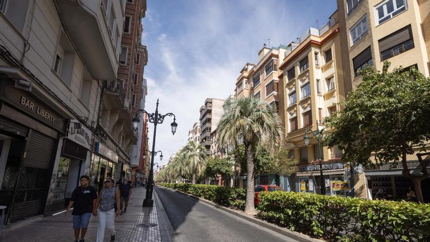 Nuevos vecinos, tiendas de siempre: la diversa avenida de Zaragoza que recupera su vigor comercial con nuevas aperturas