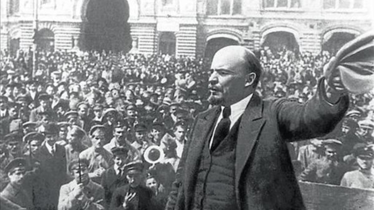 Lenin, durante uno de sus multitudinarios discursos.