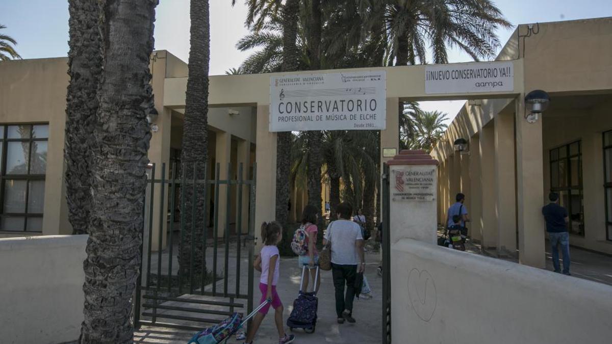Vista del Conservatorio de Música de Elche, un complejo que desde hace años es insuficiente.