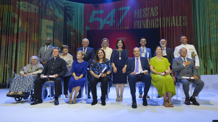 &quot;El arte sale a la calle y dialoga con sus habitantes&quot;: Darias ensalza la cultura en el acto de Honores y Distinciones