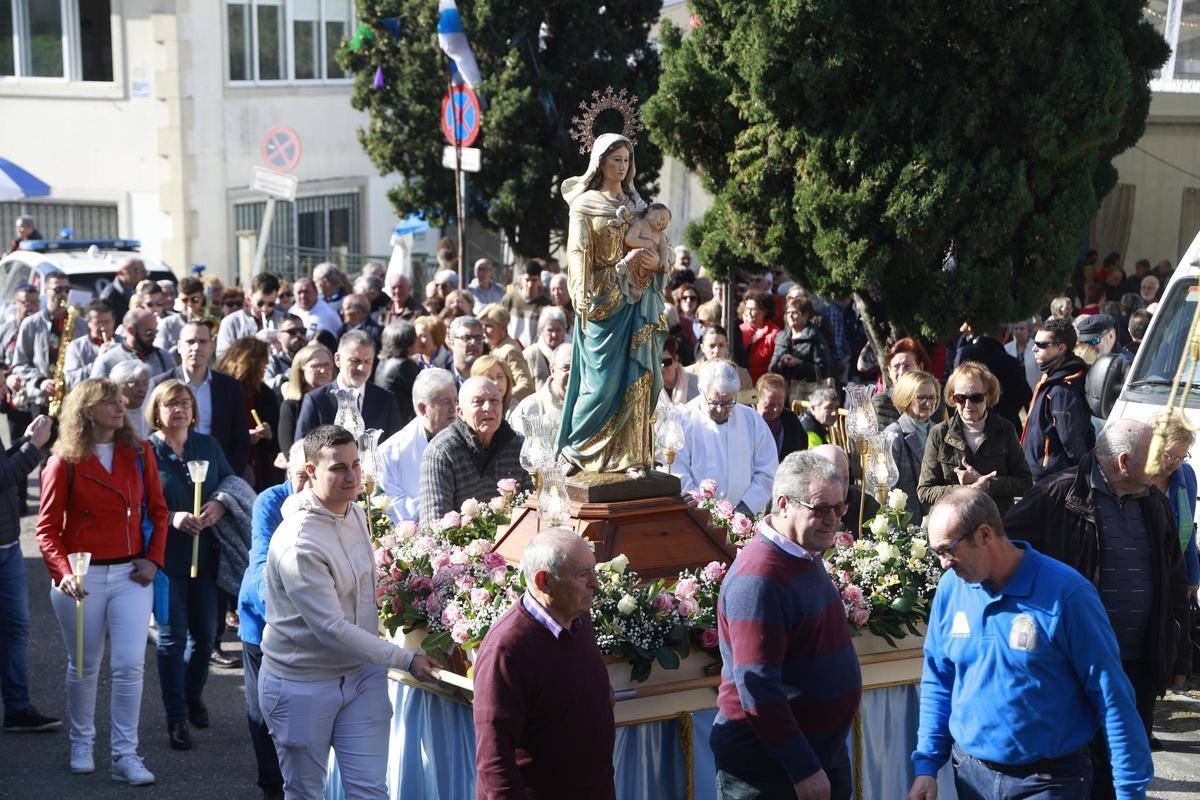 La pasión por la Candelaria ilumina Castrelos