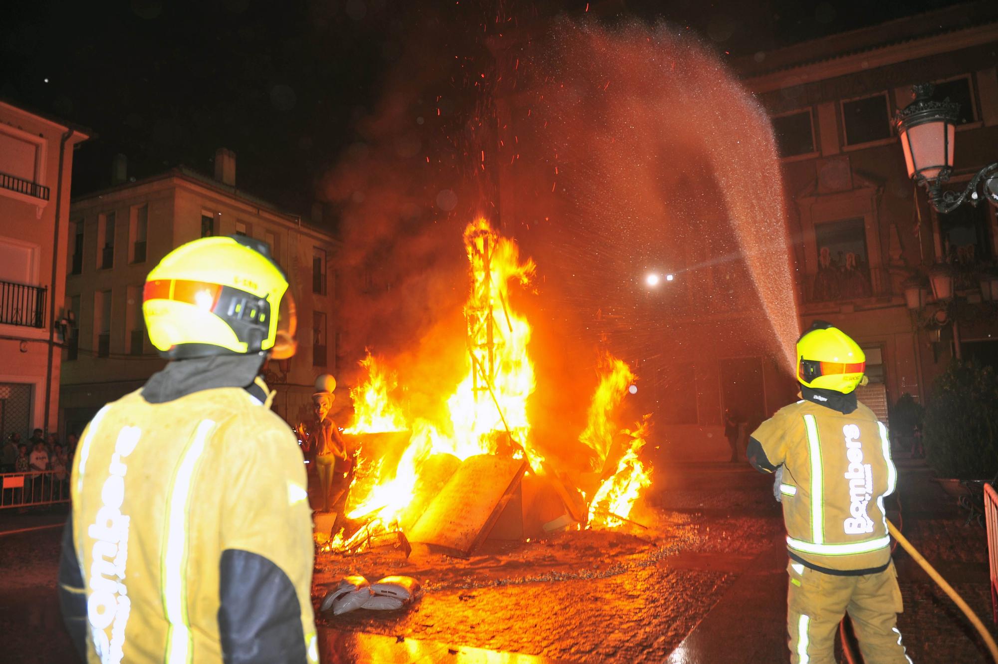 Cremà de la Falla Oficial.