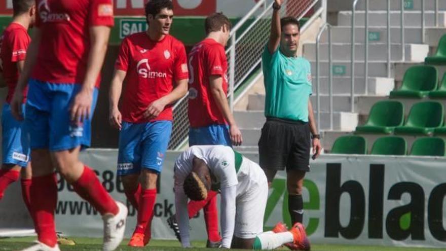 Sory marcó el gol pero sufrió una fuerte defensa del Rayo Ibense.