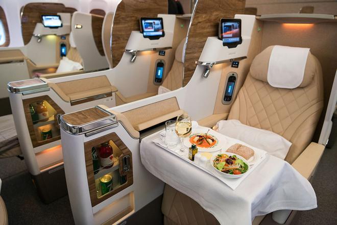 Menú en la clase Business del Boeing 777-300 de Emirates