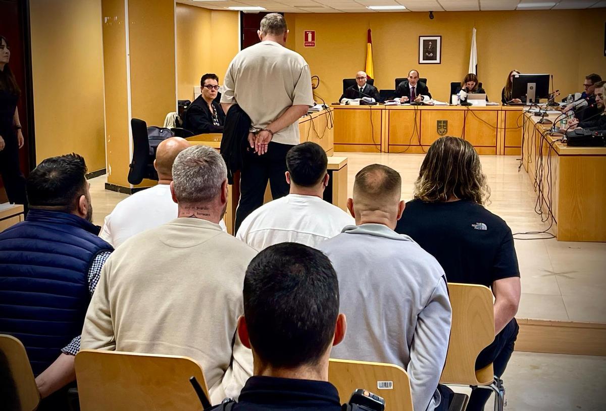 Los acusados, ante el tribunal manifestaron su conformidad con los hechos imputados y las penas solicitadas.