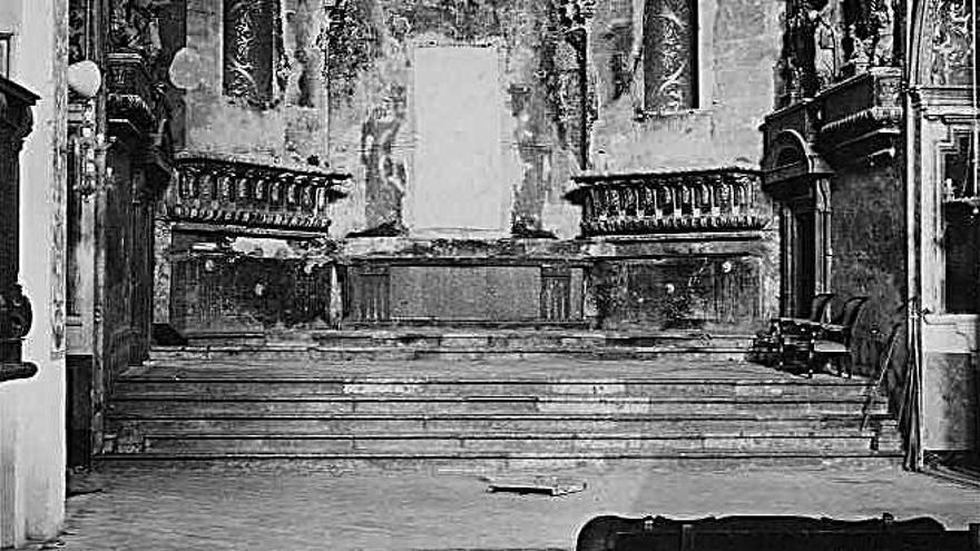 Iglesia de San Agustín: Estado en el que quedó el altar tras el incendio de 1936.