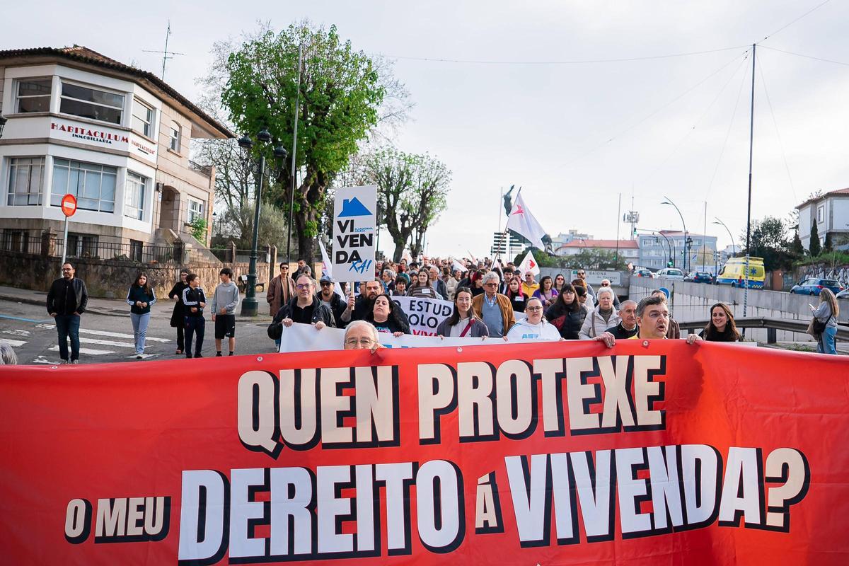 Una multitud clama por el derecho a la vivienda en las calles de Vigo Una multitud clama por el derecho a la vivienda en las calles de Vigo