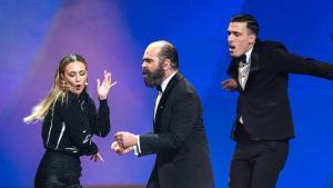 Rigoberta Bandini y Luis Tosar en la actuación inaugural de los Goya 2026