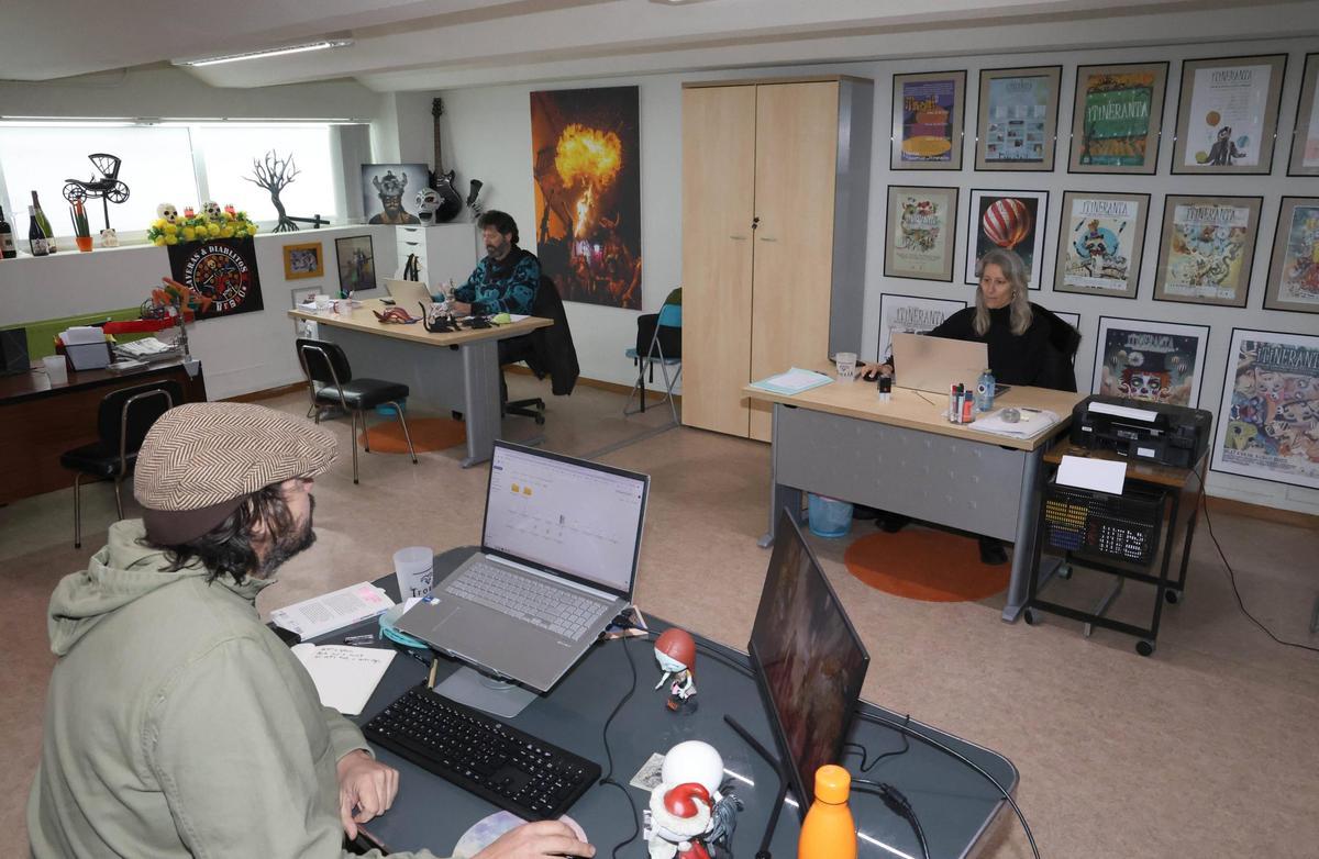 Las compañías de artes escénicas Troula y Barafunda se mudan a un «Ghalpón» cultural
