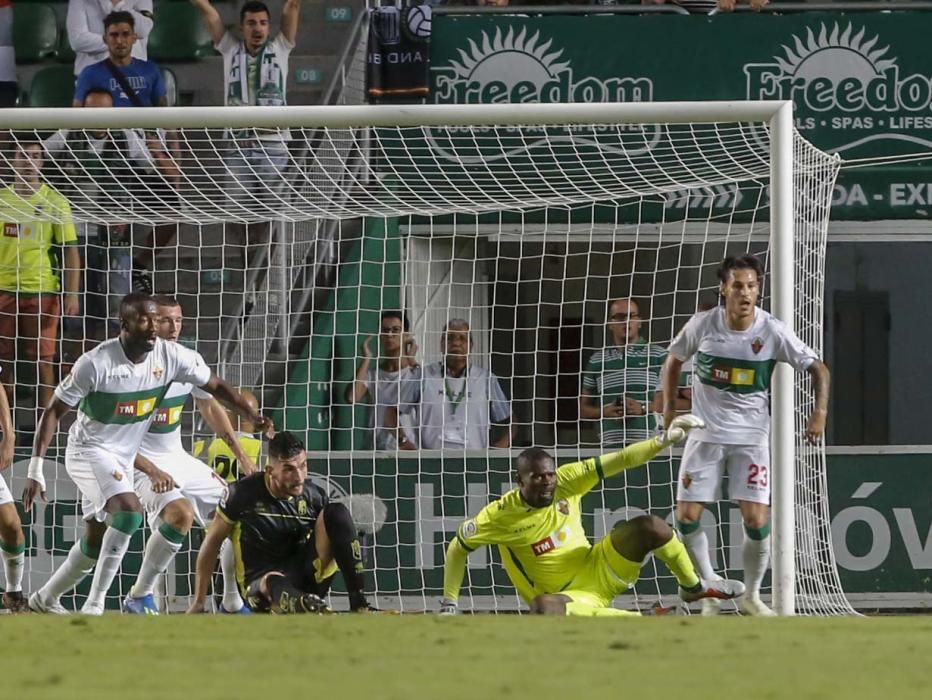 El Elche ahoga las penas de la Liga en la Copa (2-1)