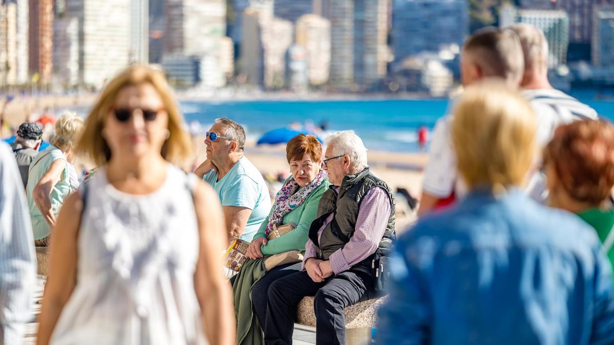 Mayores en Benidorm durante la pasada temporada del Imserso.
