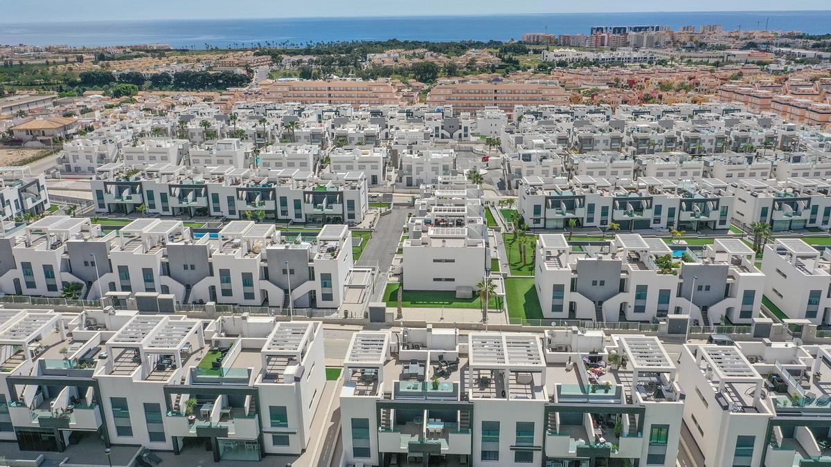 Urbanizaciones de viviendas unifamiliares en la costa de Orihuela.