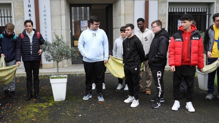 Jóvenes en el encuentro vocacional realizando una actividad.  |  // F. CASANOVA