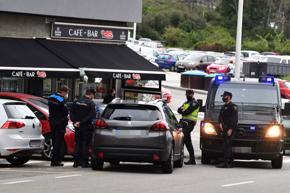 La intervención de la policía ante la localización de un vehículo cuyo conductor no tenía la documentación en regla suscitó la alarma de los vecinos de O Ventorrillo.