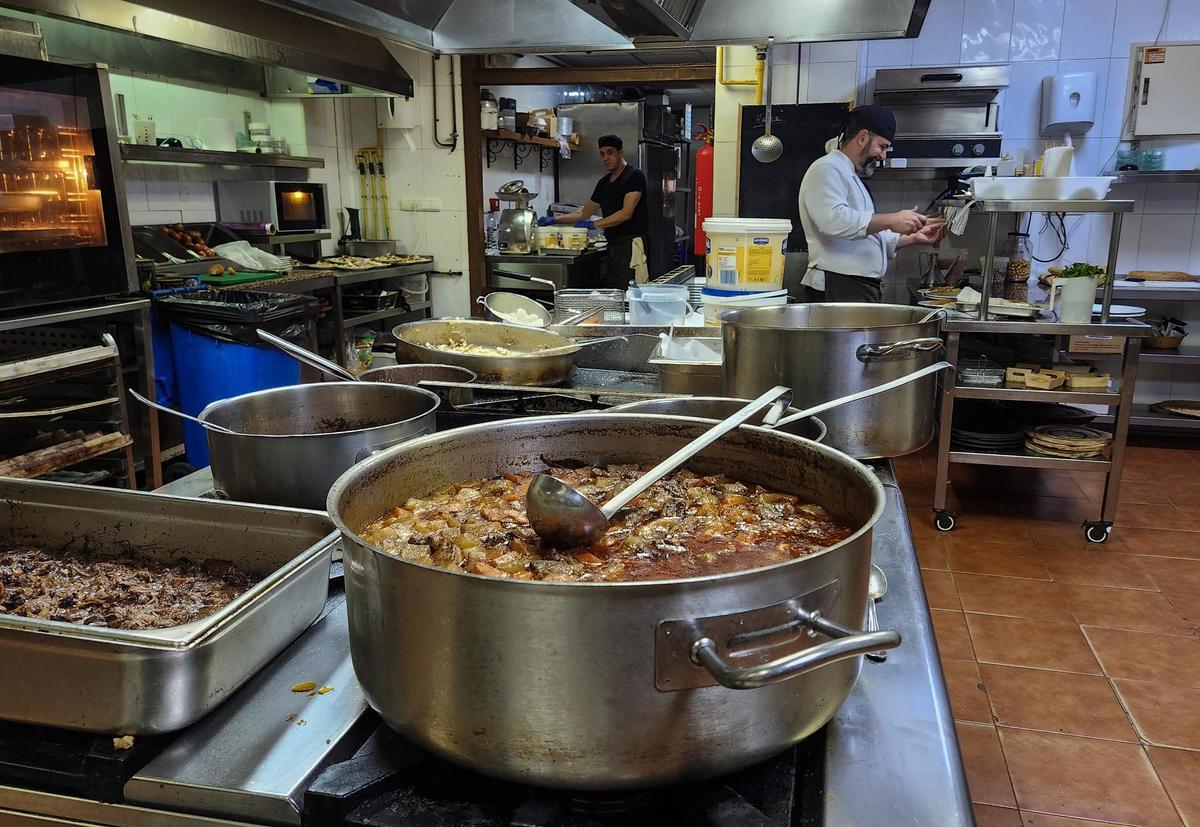 Los clientes pueden llevarse la comida que les ha sobrado en un restaurante