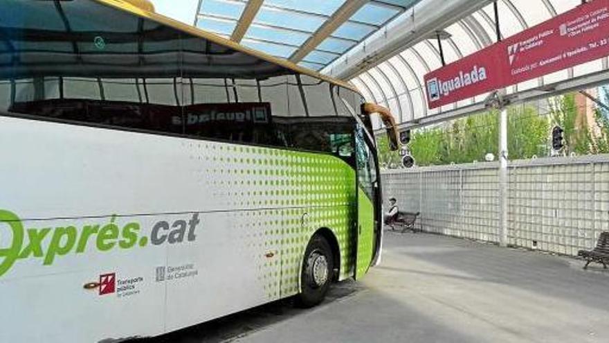 Autobús de la línia aturat a l&#039;estació d&#039;Igualada