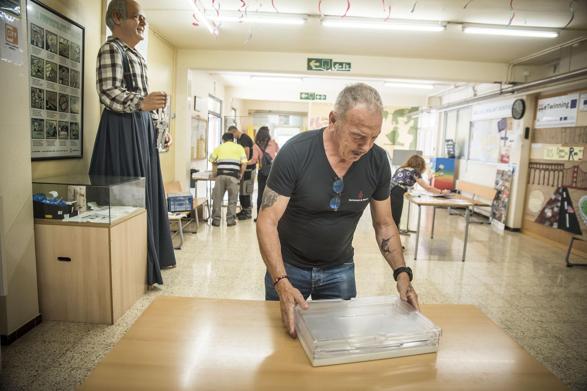 Així es preparen els col·legis electorals de Manresa per al 28-M