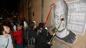 Manifestación en el Raval por la muerte de Benítez,