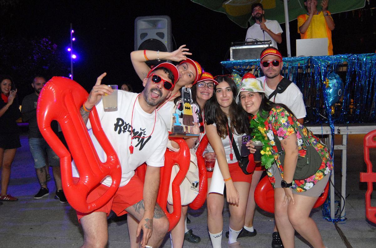Participantes del desfile de disfraces del Entroido de Verán de A Bandeira celebrado este sábado.