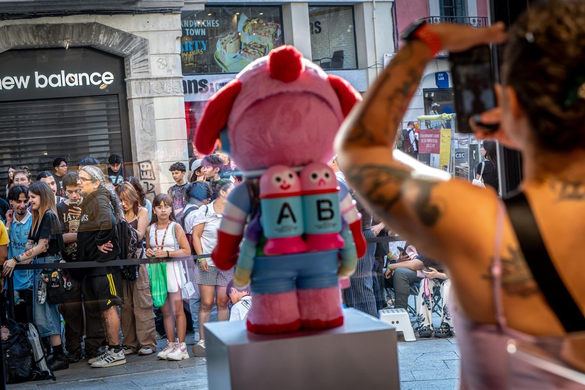 Colas masivas en Pop Mart por la llegada de Labubus a Barcelona