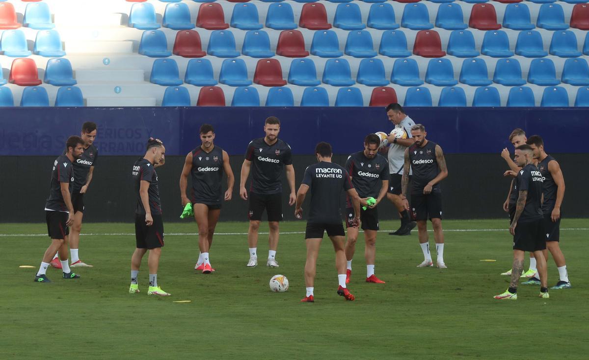 Entrenamiento en el Ciutat antes del encuentro frente al Rayo