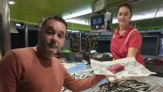El atún rojo de 193 kilos que se puso a la venta en Langreo, casi agotado en apenas cinco horas: "Nos ha sorprendido la cantidad de gente que ha venido"