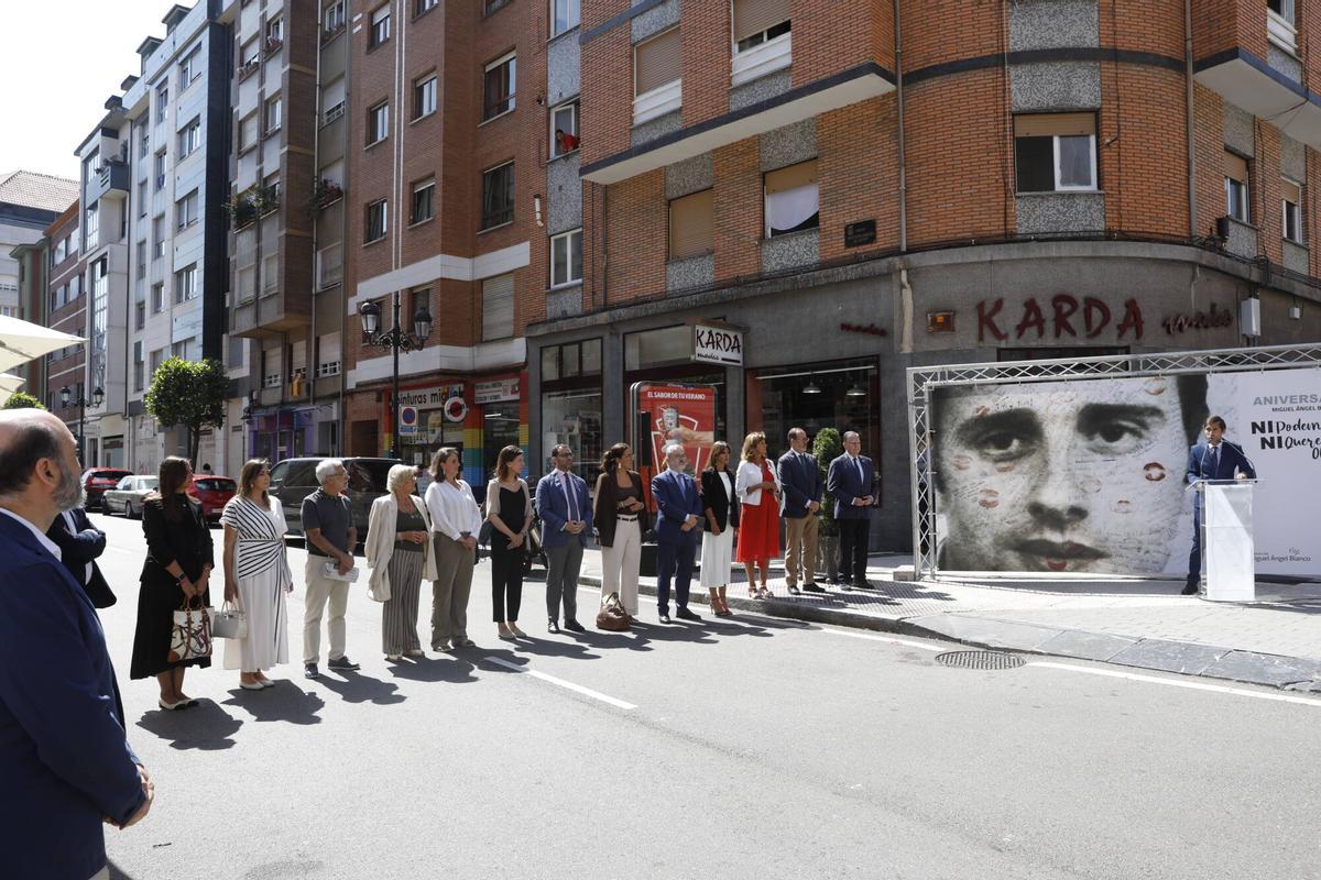Oviedo evoca a la "España que lloró unida" por Miguel Ángel Blanco y a que los etarras "no gobiernen más"