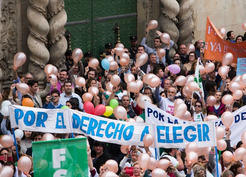 Manifestación en contra de los recortes de aulas en la enseñanza concertada